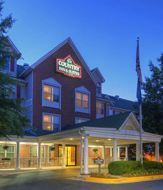 Country Inn and Suites